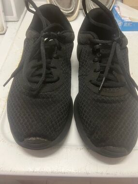 Nike Women's Black Mesh Athletic Sneakers